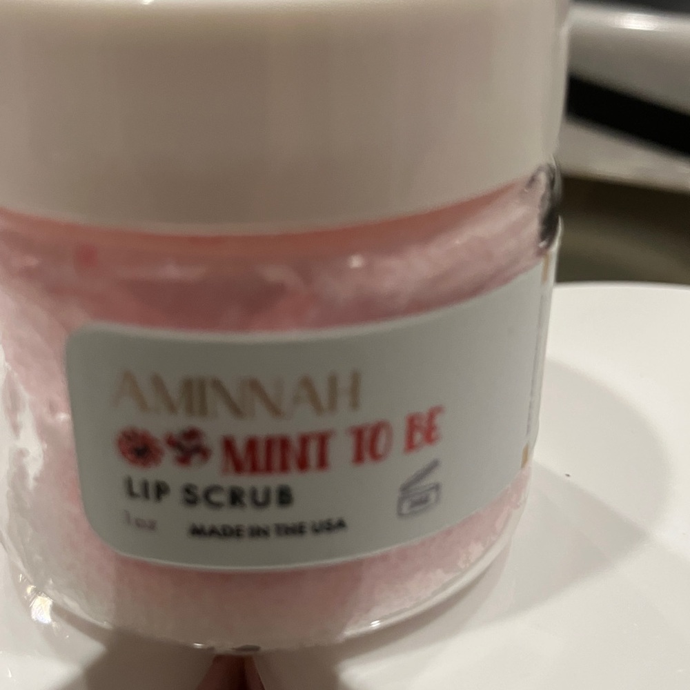 Aminnah Your Melons Butter and Sugar Scrub Set - Picture 4 of 6